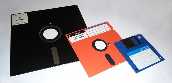 저장매체 변천사(1): 휴대용 디스크의 개념을 처음 제시한 ‘플로피 디스크’